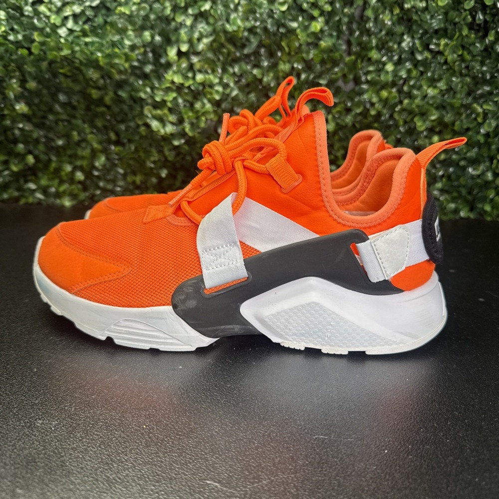 Nike Air Huarache City Low Sneakers Women's Size 8.5 Orange White Running Shoes